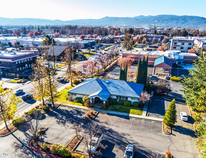 220157400, 1353 E McAndrews Rd, Medford, OR 97504, #220157400