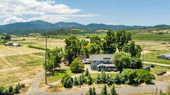 220166157, 243-245 S Stage Rd, Medford, OR 97504, #220166157