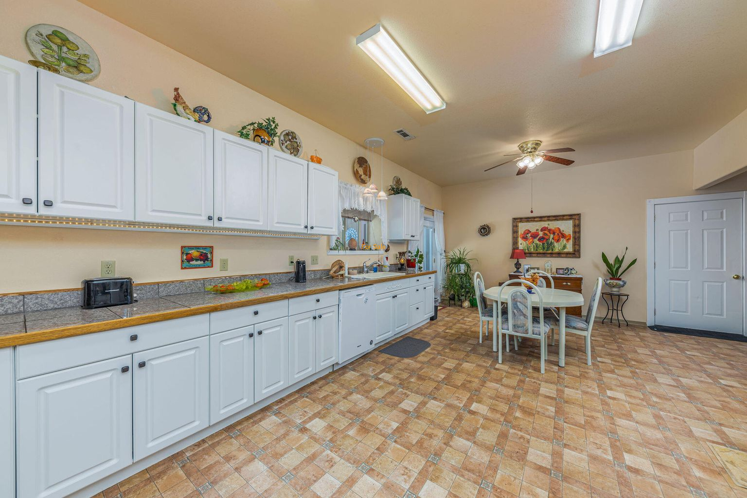 330-W-Glenwood-Street_10