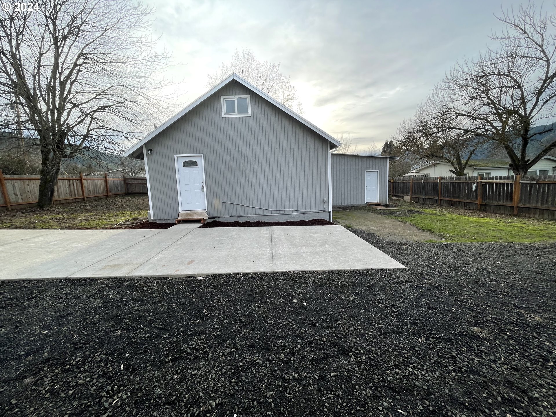 1045_Hill_St_02