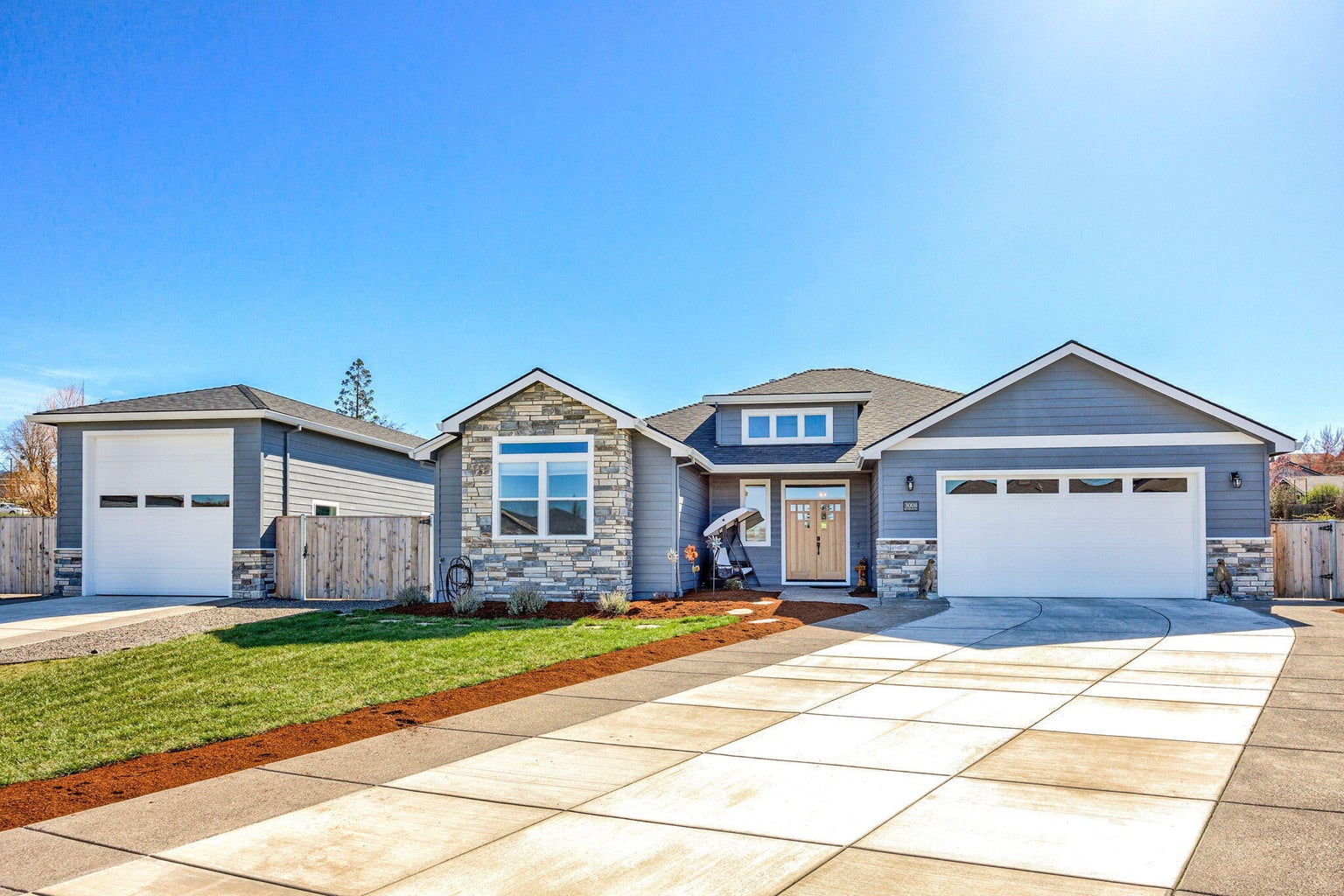 3008-Mt-Thielson-Drive_00