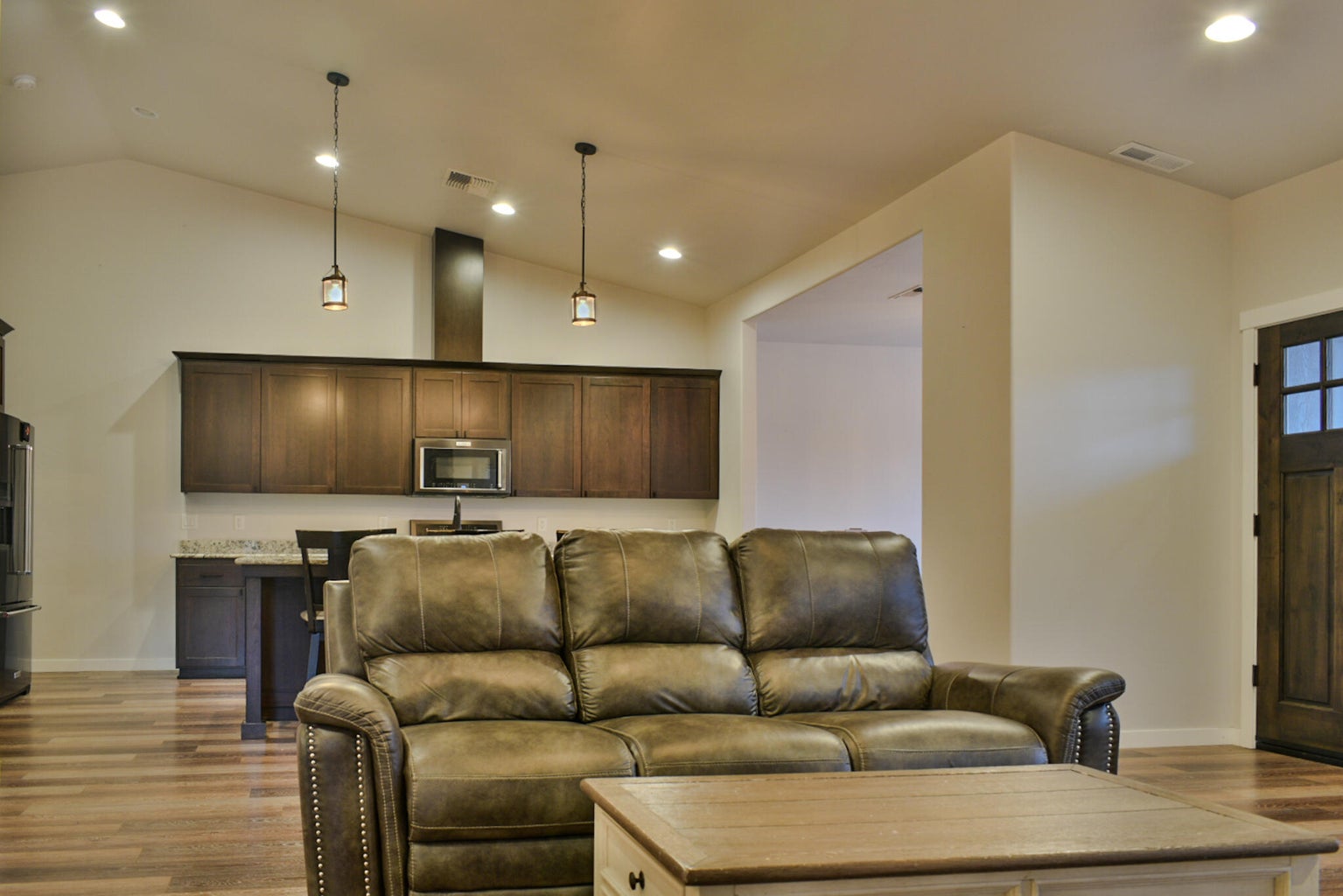 800_NW_Starmont_Way_03