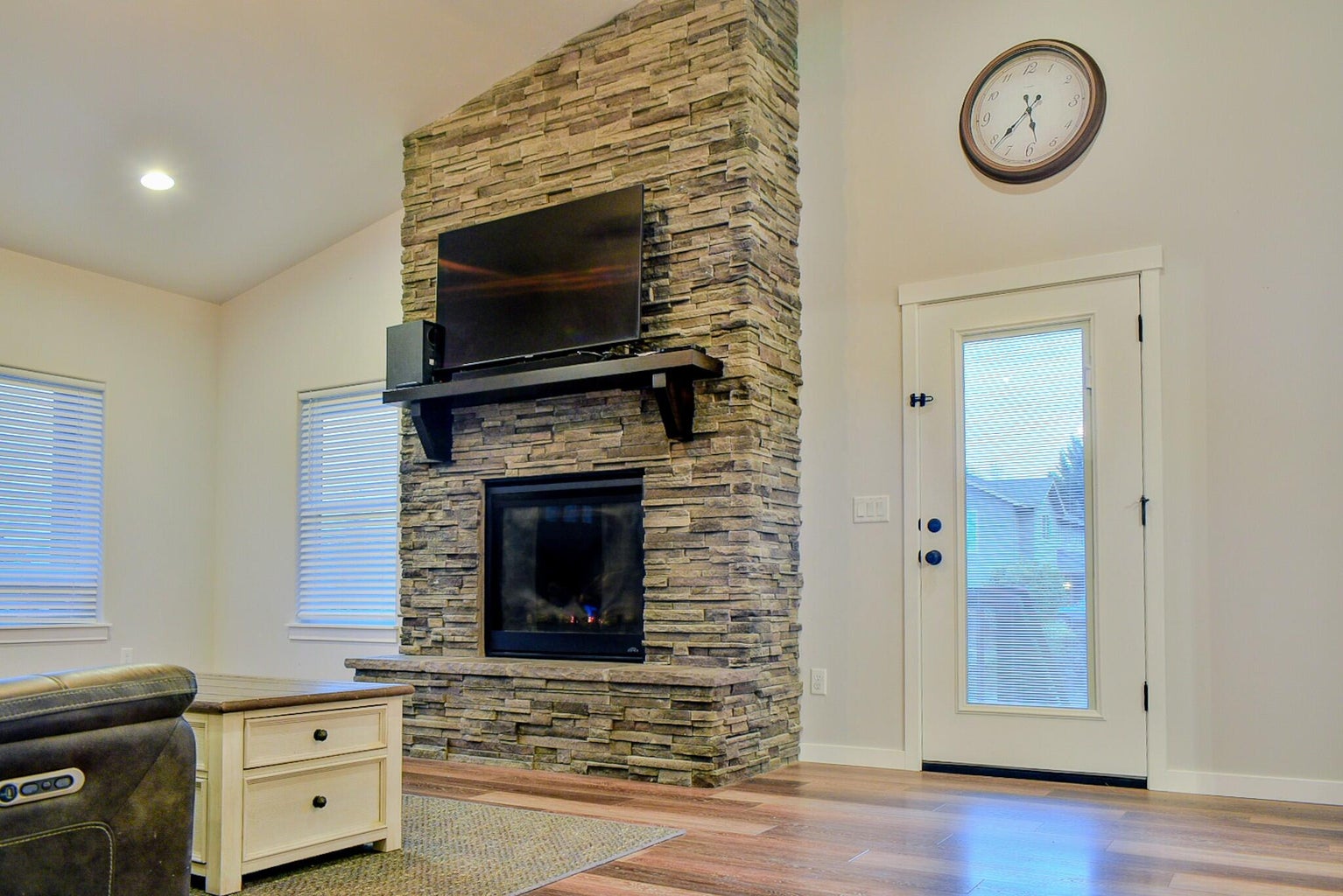 800_NW_Starmont_Way_04