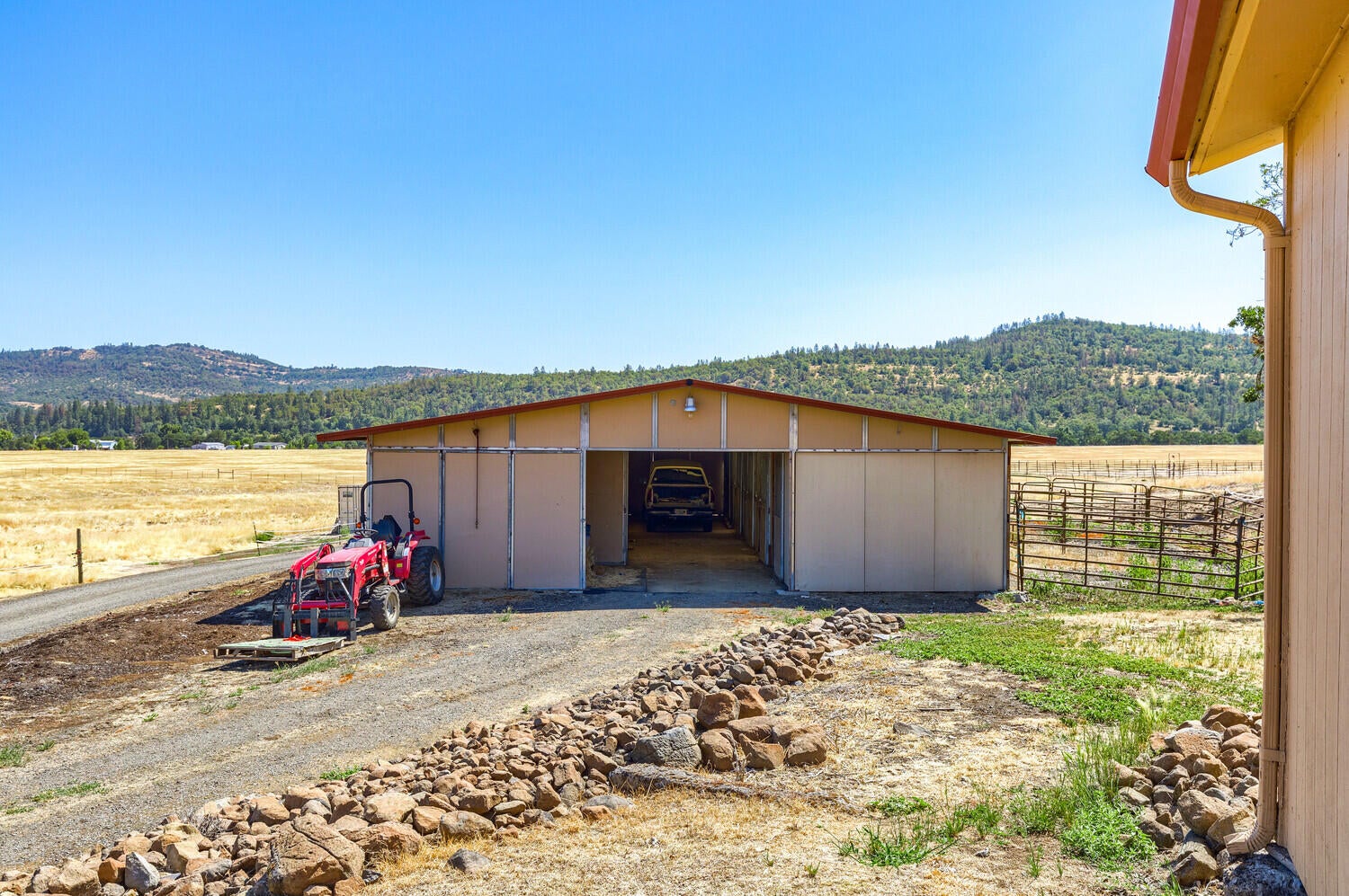 3280_E_Antelope_Rd_23