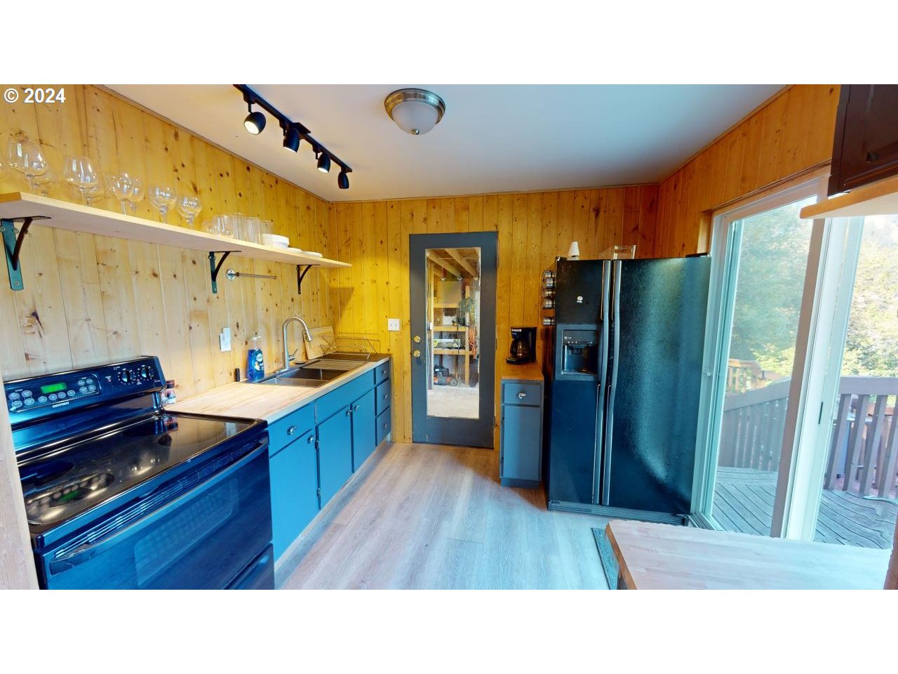 97033_Jerrys_Flat_13