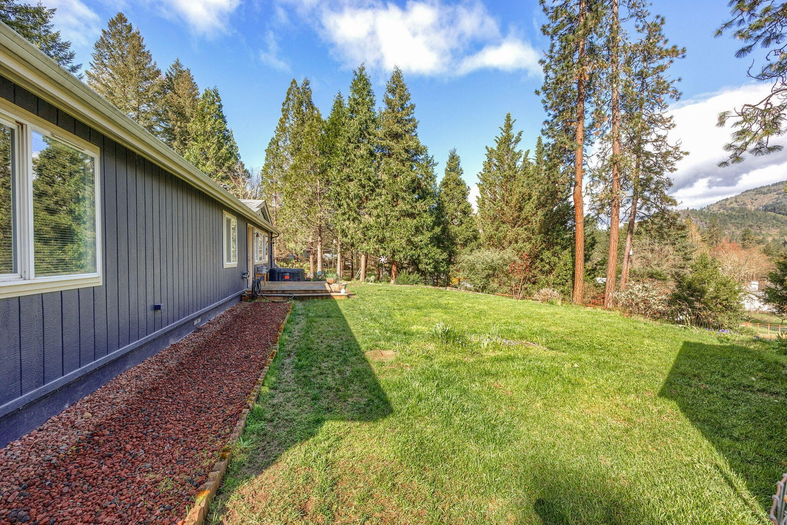 5445_Rogue_River_Hwy_24