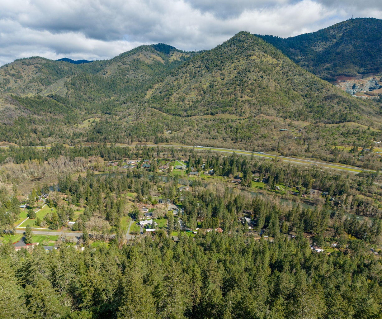 5445_Rogue_River_Hwy_33