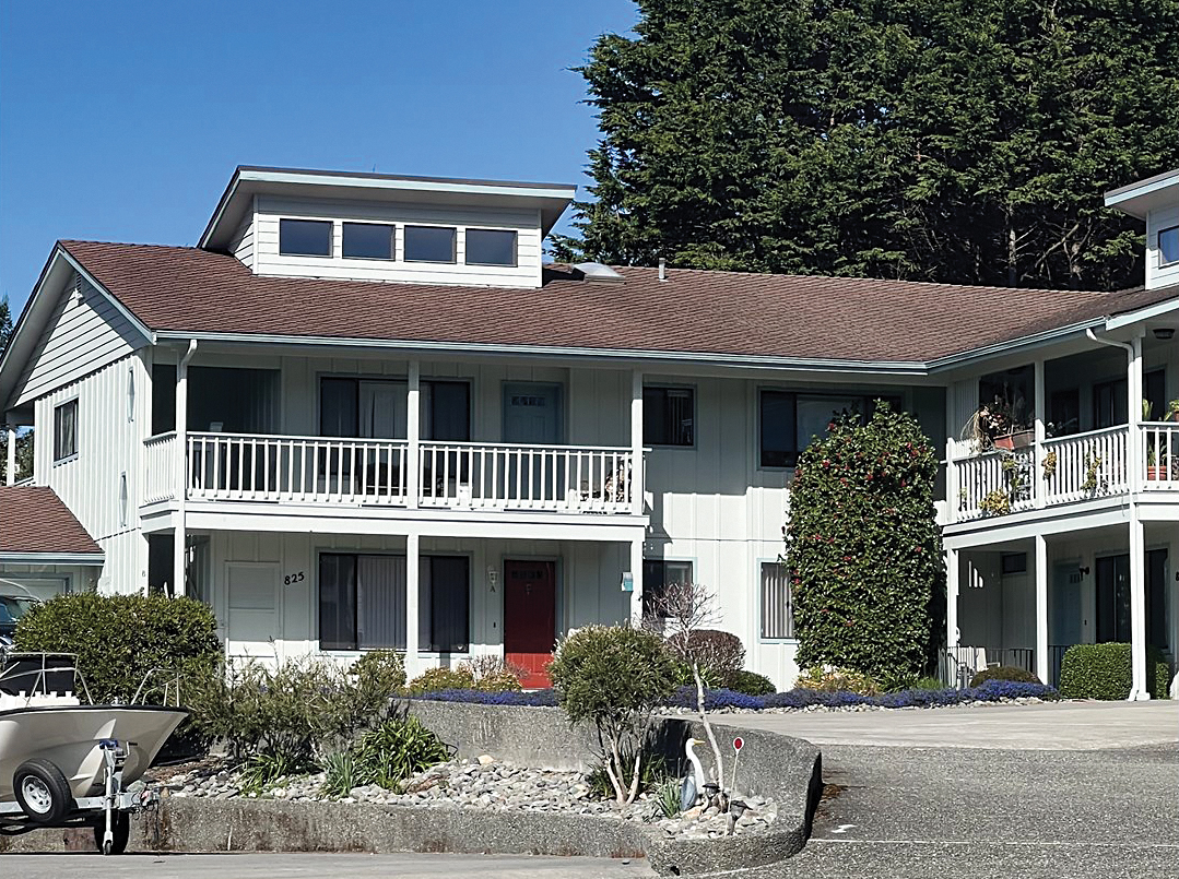 24559799, 825 Brookhaven Dr #B, Brookings, OR 97415