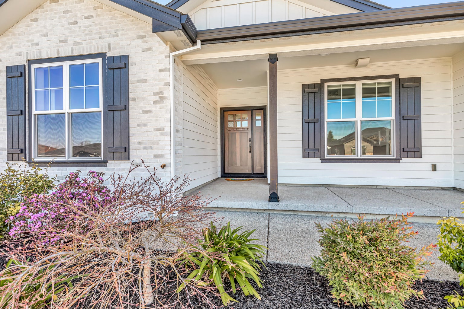 2644-Farmington-Avenue–02