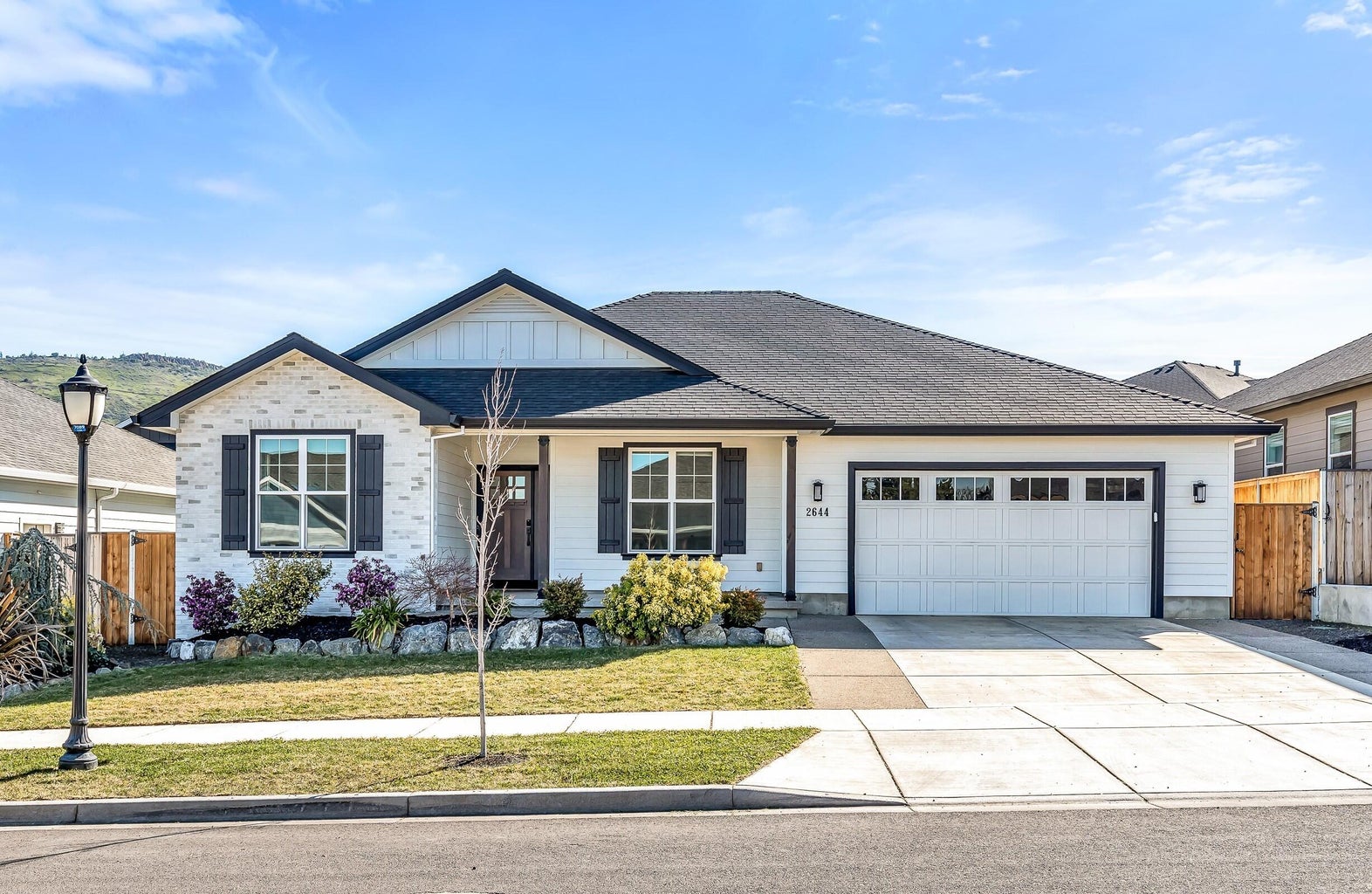 2644-Farmington-Avenue–03