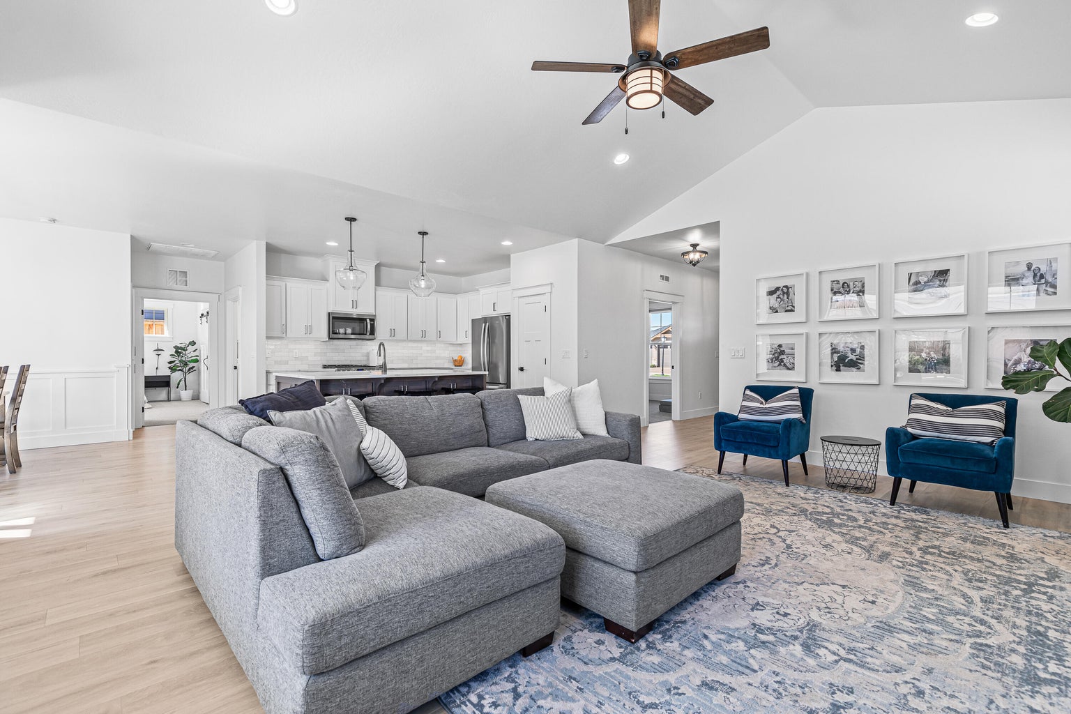 2644-Farmington-Avenue–04