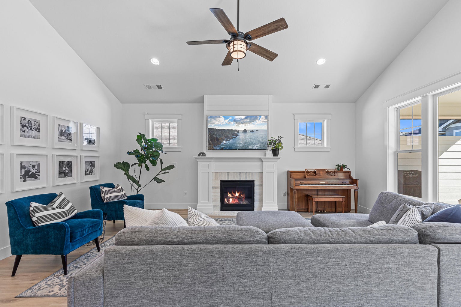 2644-Farmington-Avenue–05