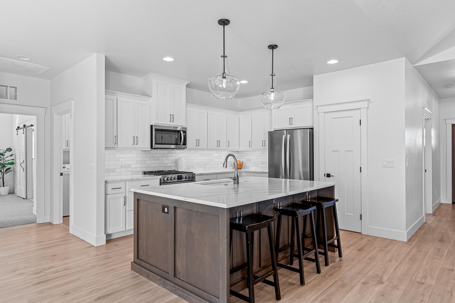 2644-Farmington-Avenue–11