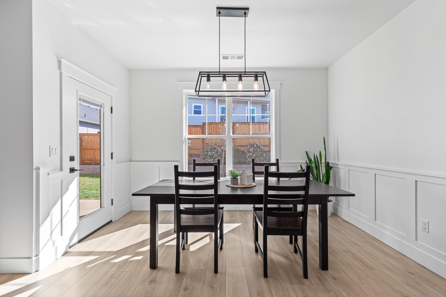 2644-Farmington-Avenue–15