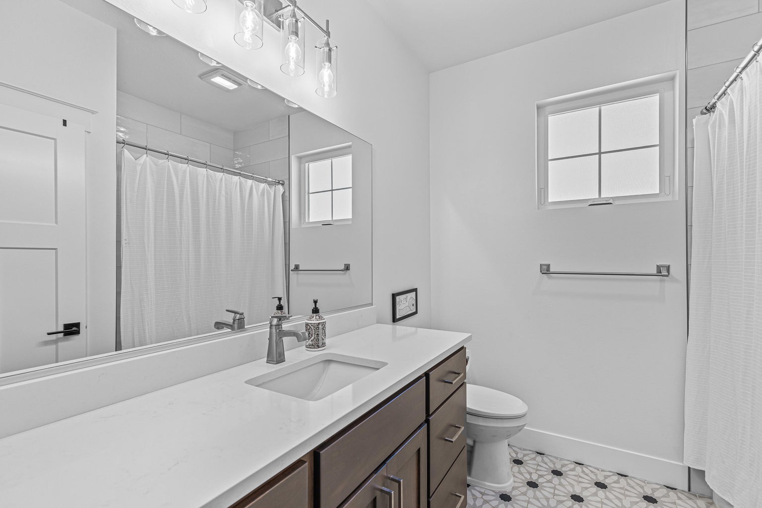2644-Farmington-Avenue–26
