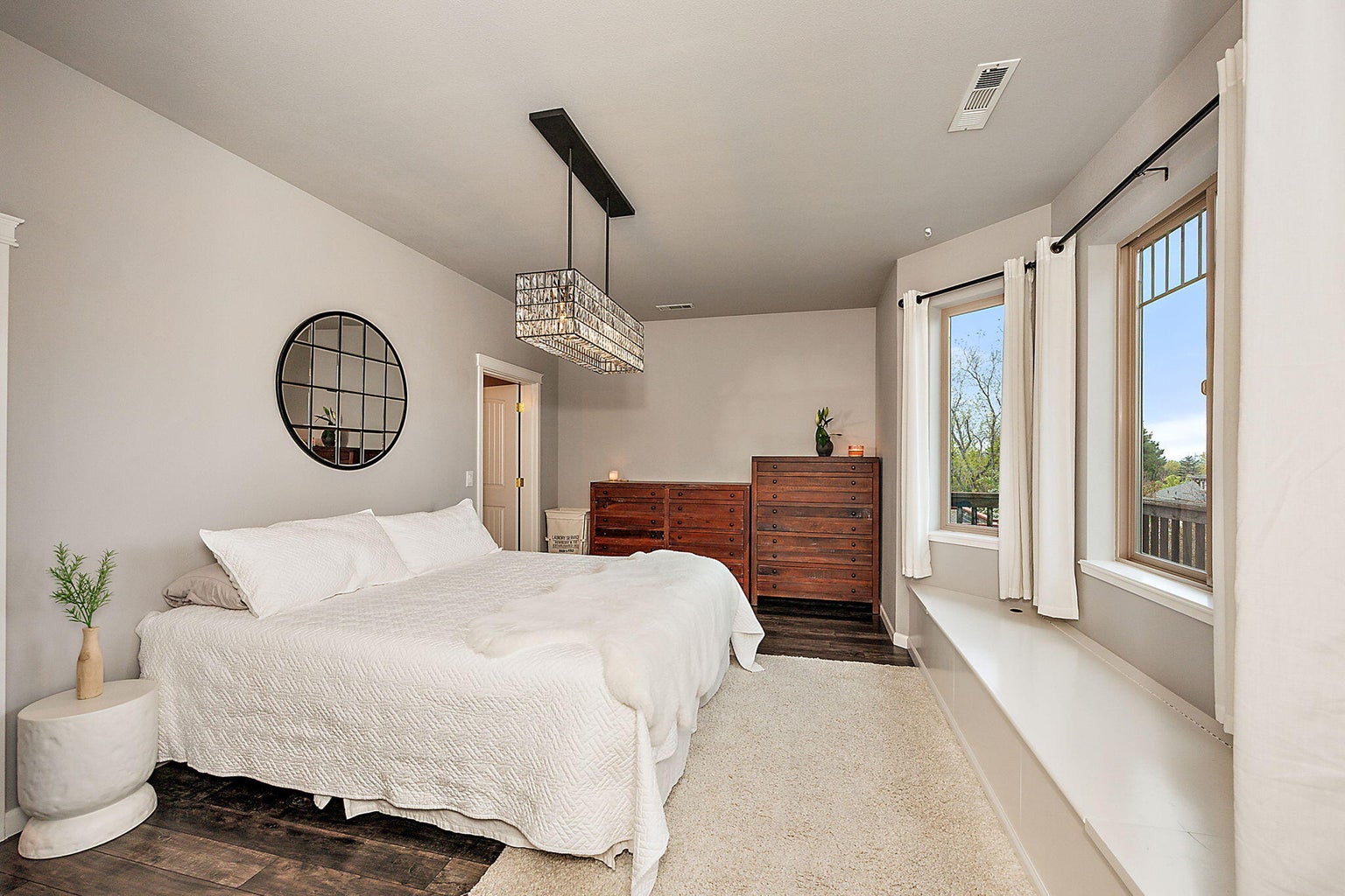 620-Cardwell-Court_19