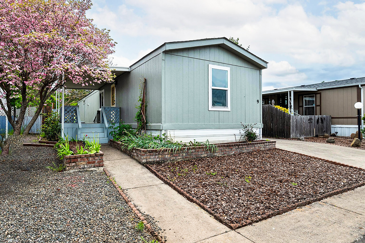 220181672, 4729 S Pacific Hwy #9, Phoenix, OR 97535