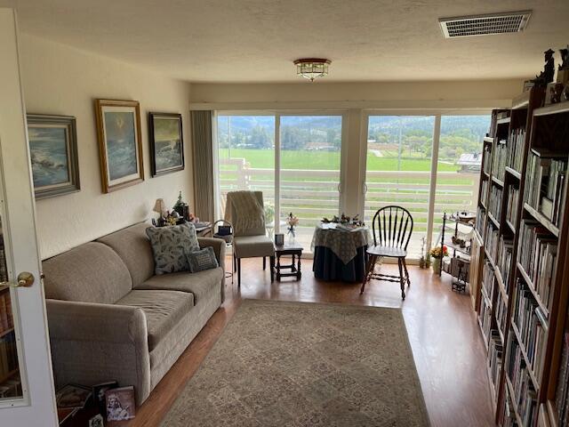 310-Ridgewood-Drive_11