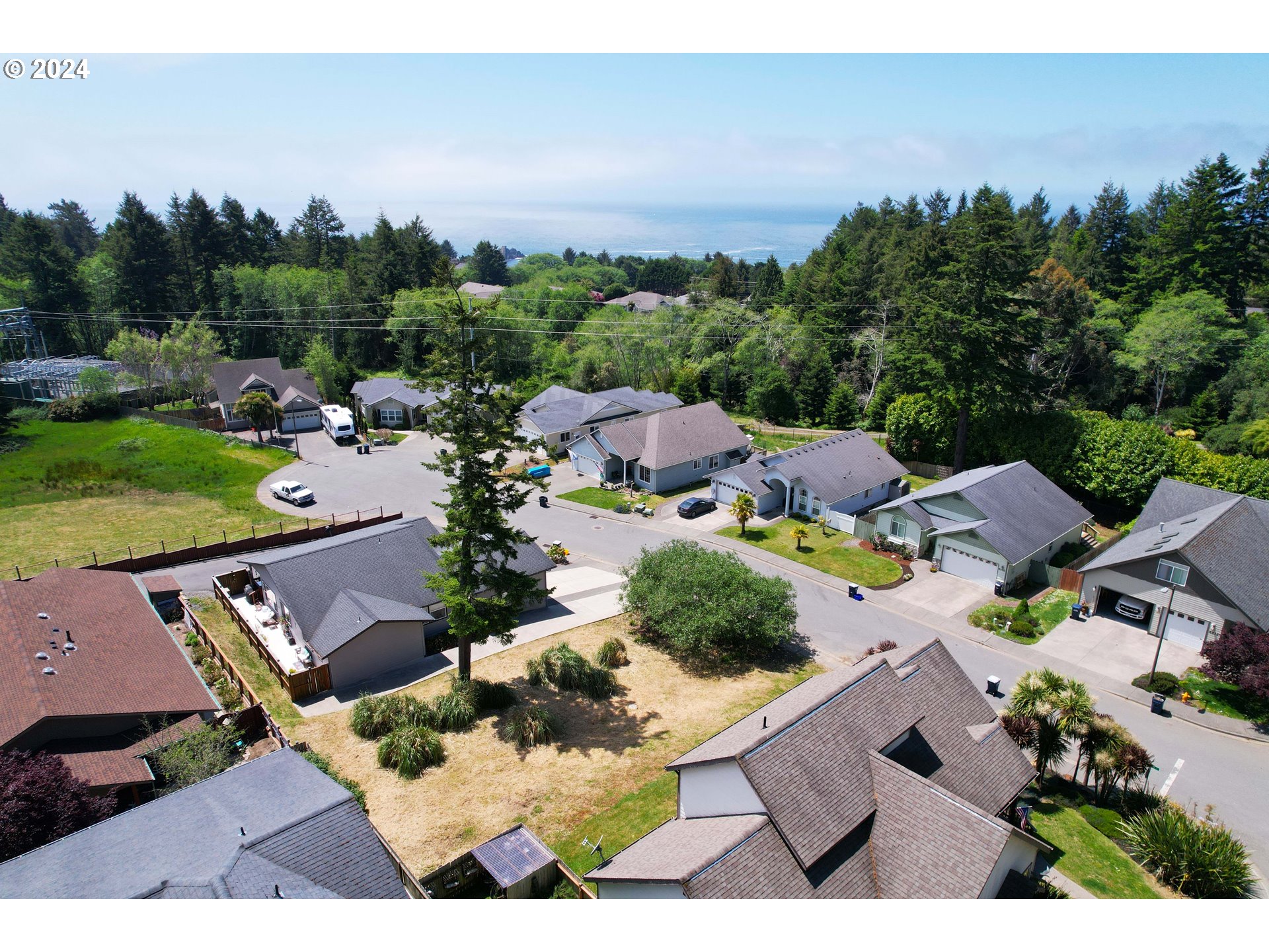 6929_Oakwood_Ct_02