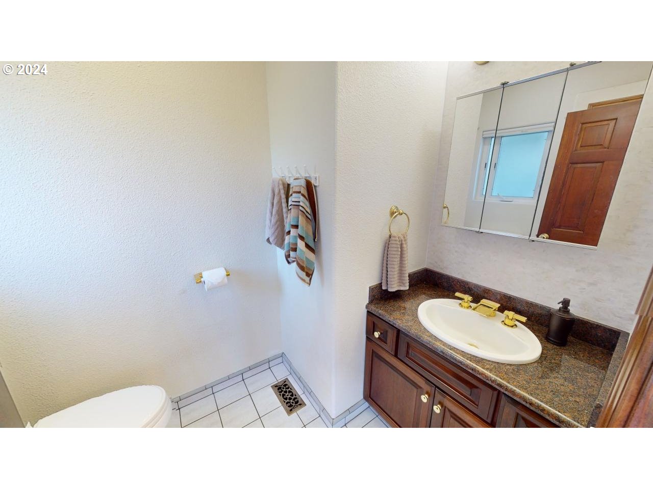 30540_Old_Coast_Rd_16
