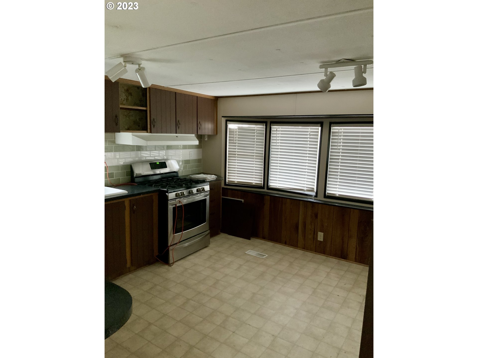 32051_Watson_Ln_08