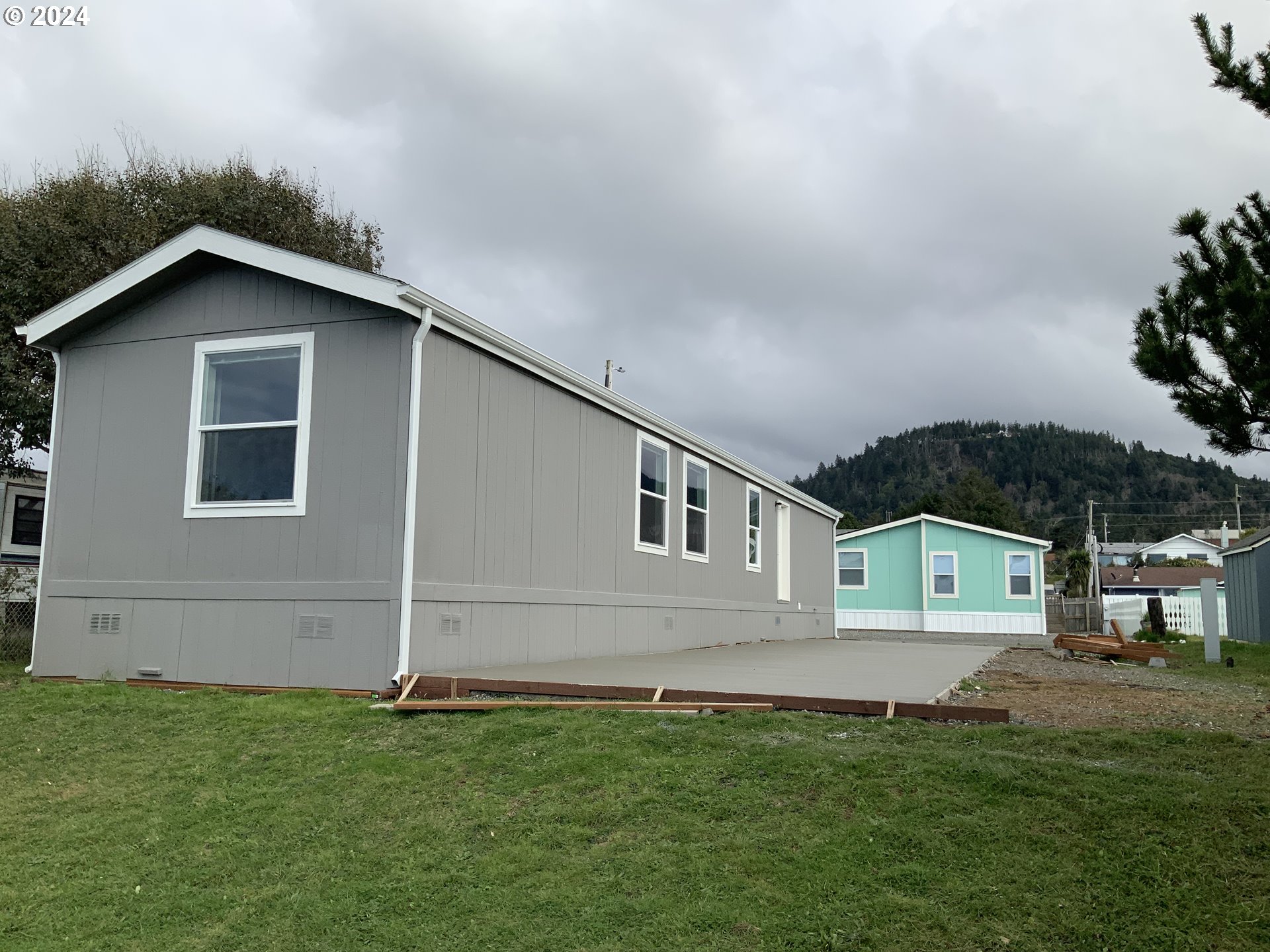 24664542, 94120 Strahan #2, Gold Beach, OR 97444