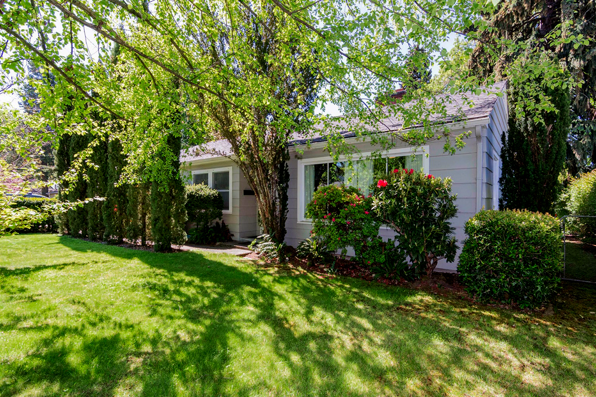 220182354, 707 SE M Street Grants Pass, OR 97526