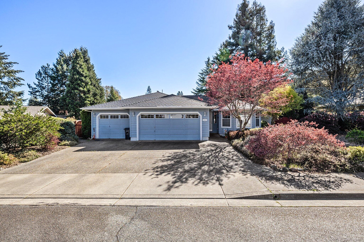 220180491, 207 NW Sinclair Drive, Grants Pass, OR 97526