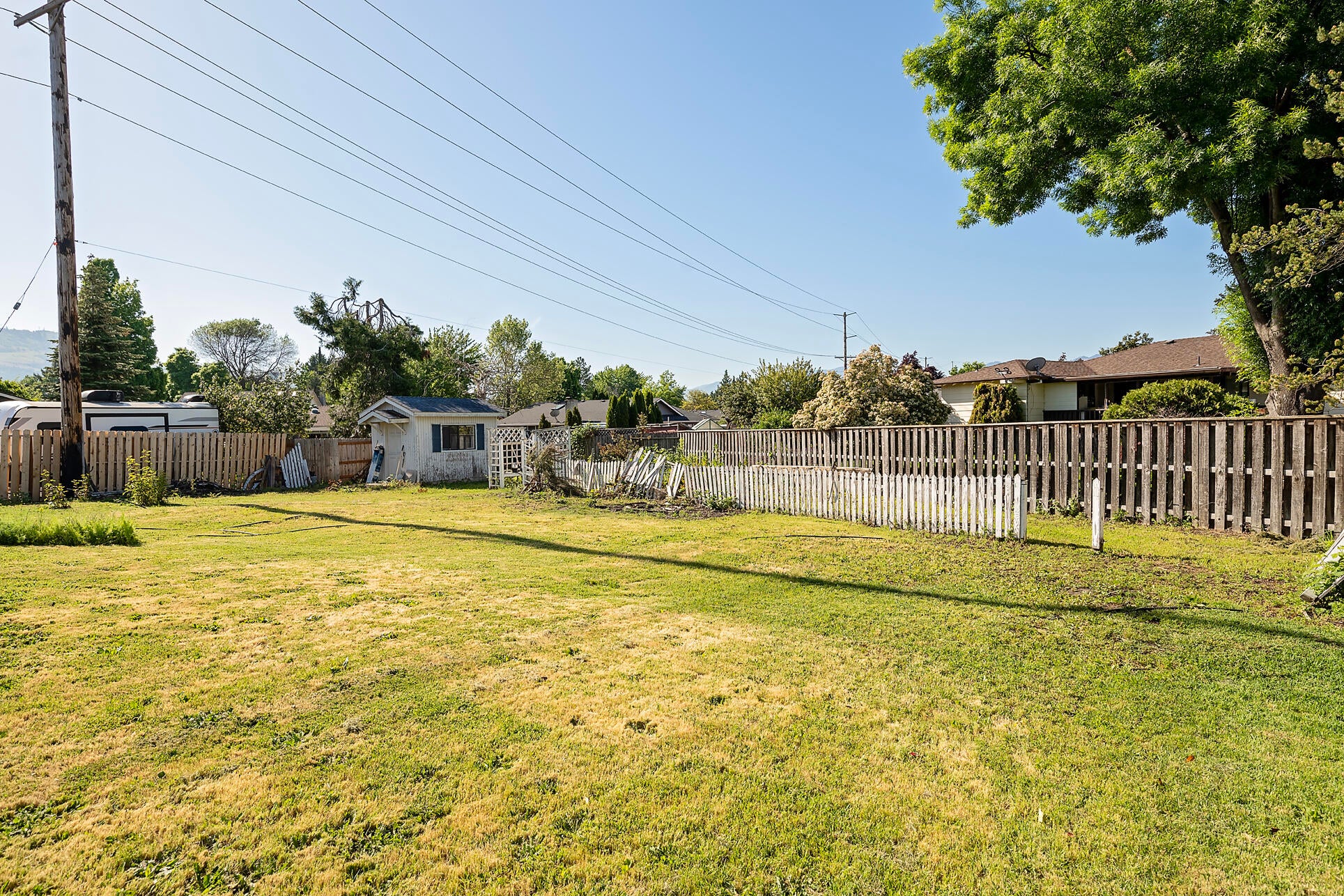 3046_Crystal_Mountain_Ave_19