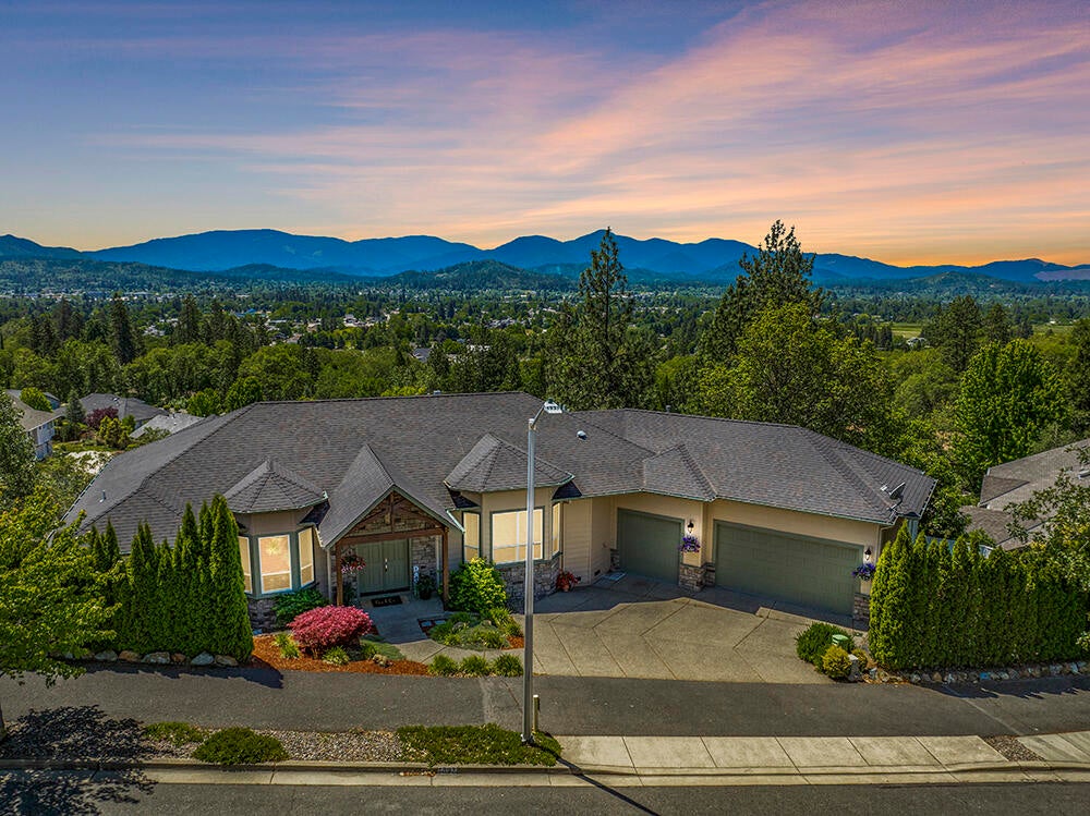 220195337, 1893 NW Sunview Pl, Grants Pass, OR 97526