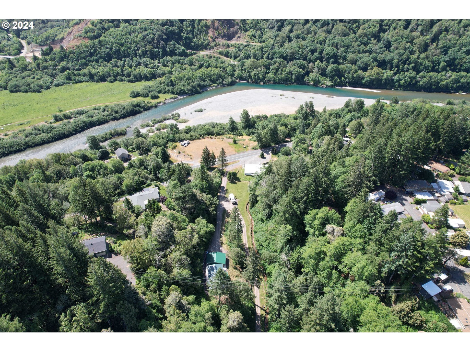98887_N_Bank_Chetco_River_Rd_06