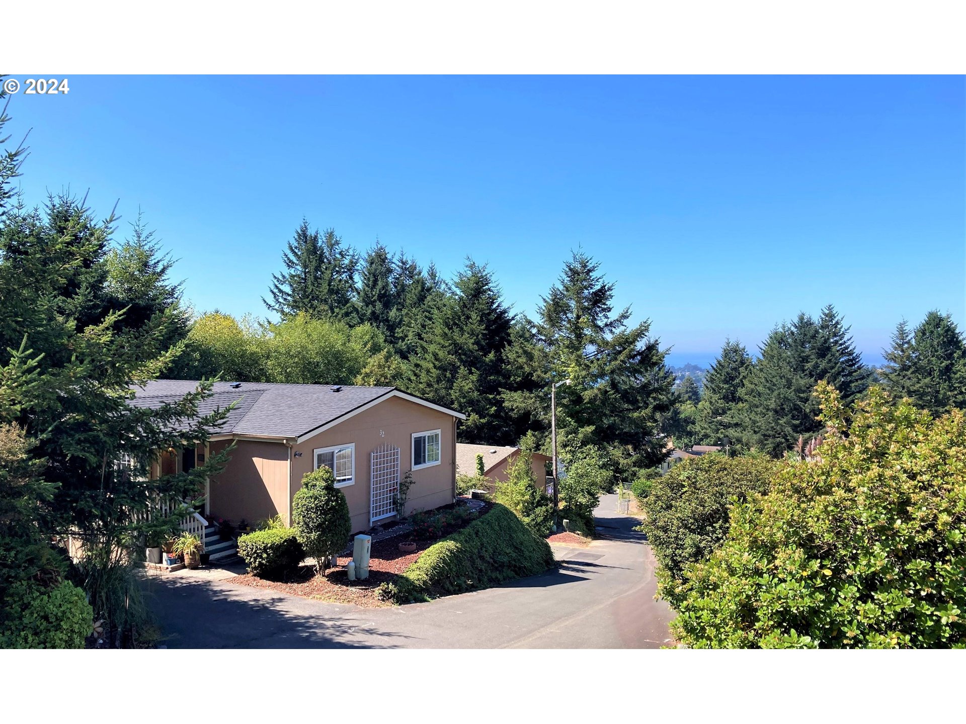 24298142, 98041 Hall Way #32, Brookings, OR 97415