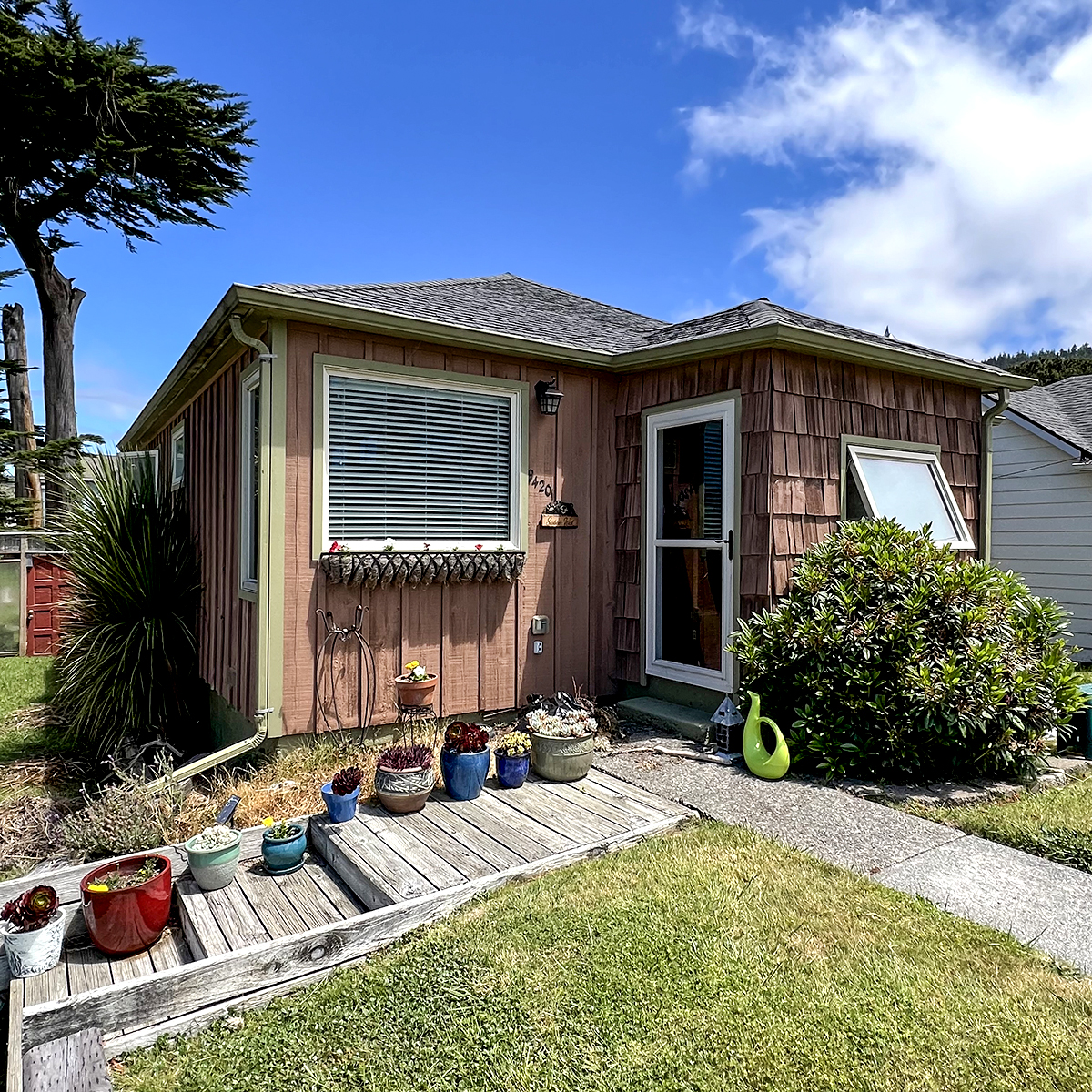 24659023, 94201 4th St, Gold Beach, OR 97444