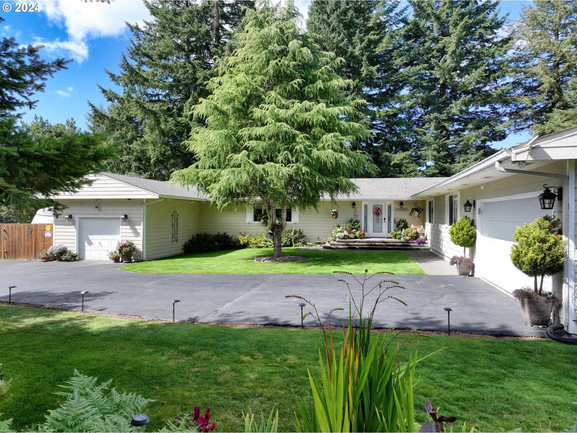 24069046, 1099 Parkview Dr, Brookings, OR 97415