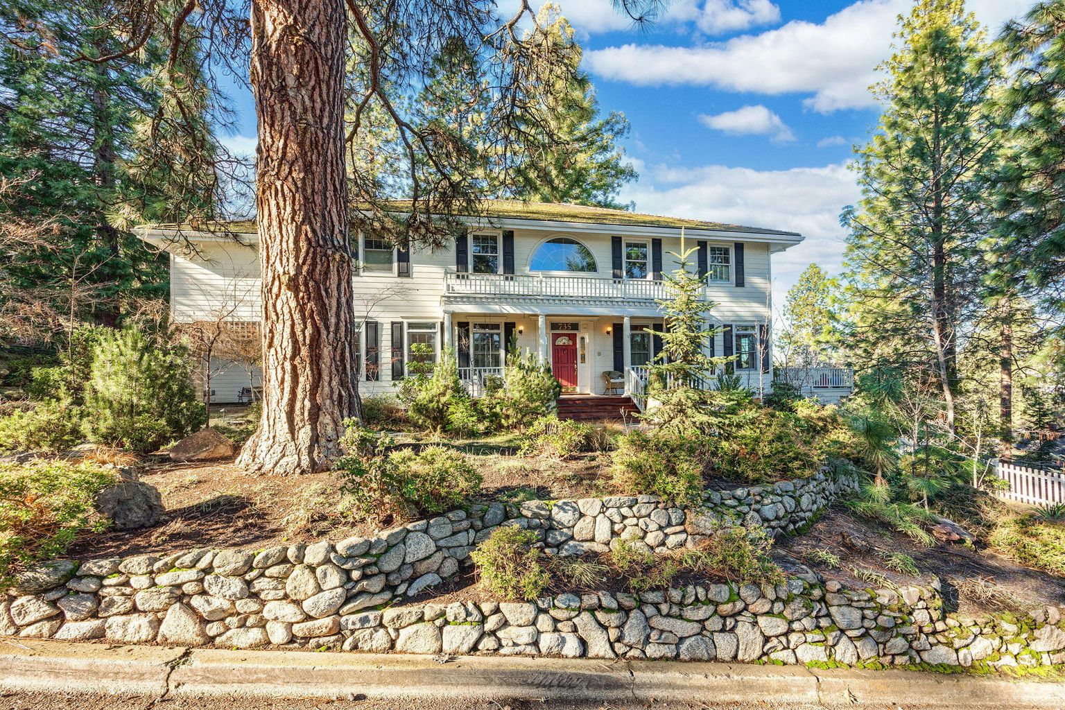220195209, 735 S Mountain Ave, Ashland, OR 97520