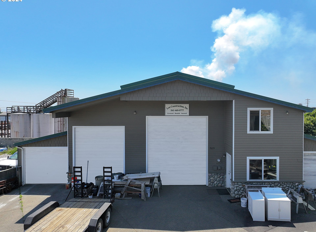 24439018, 765 Cottage St, Brookings, OR 97415