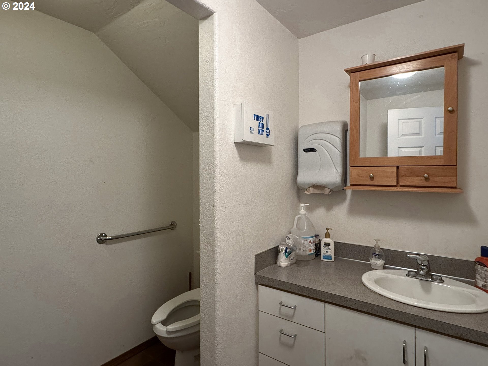 765-Cottage-St_28