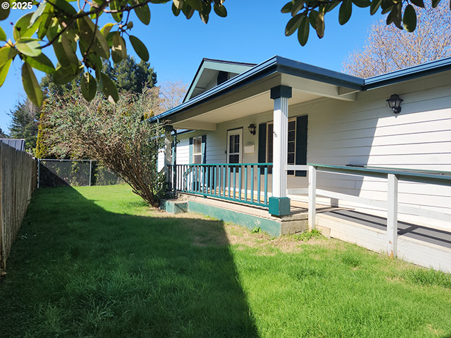747959325, 717 6th St, Brookings, OR 97415