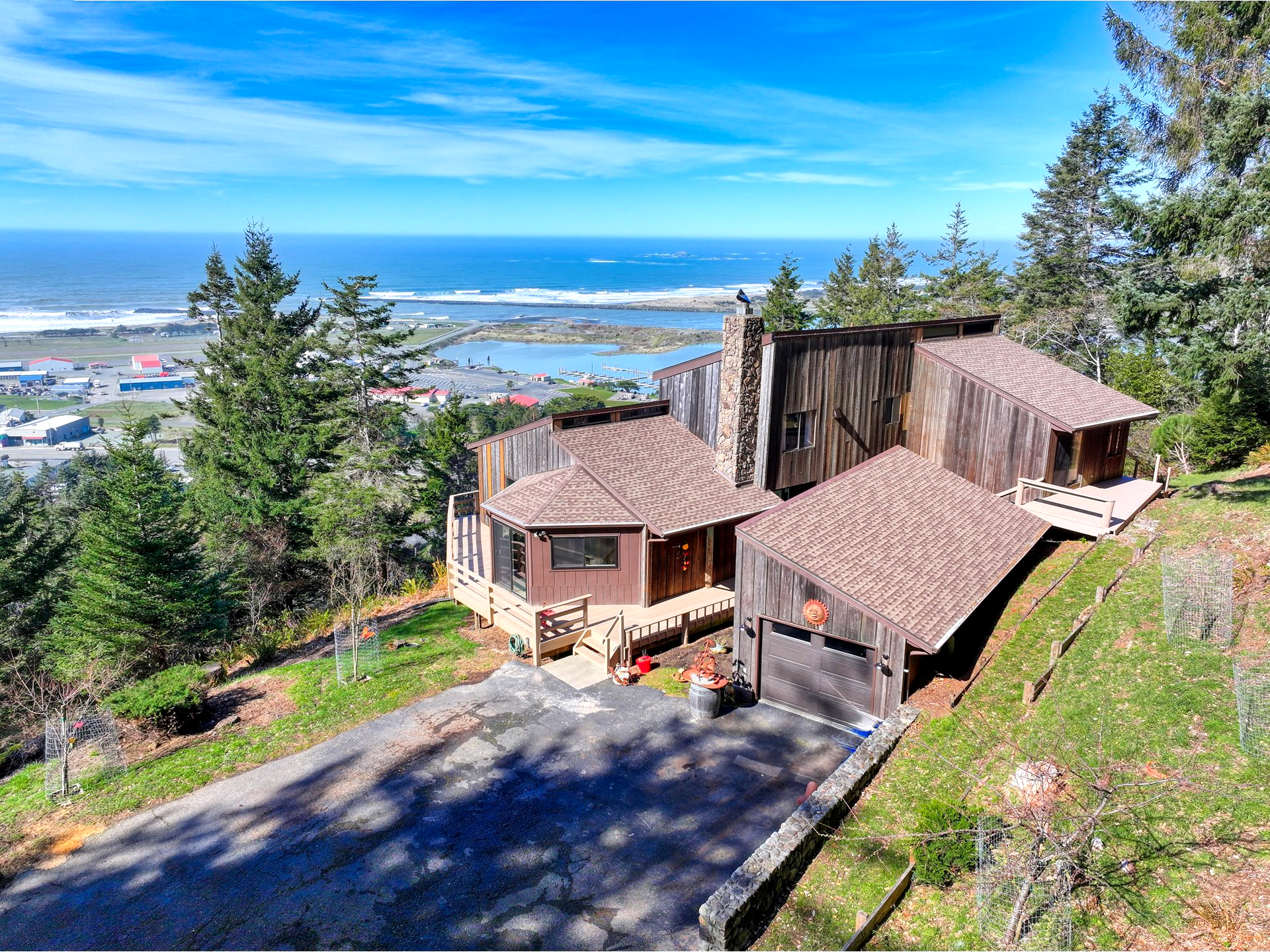 103912619, 29844 Hound Dog Rd, Gold Beach, OR 97444