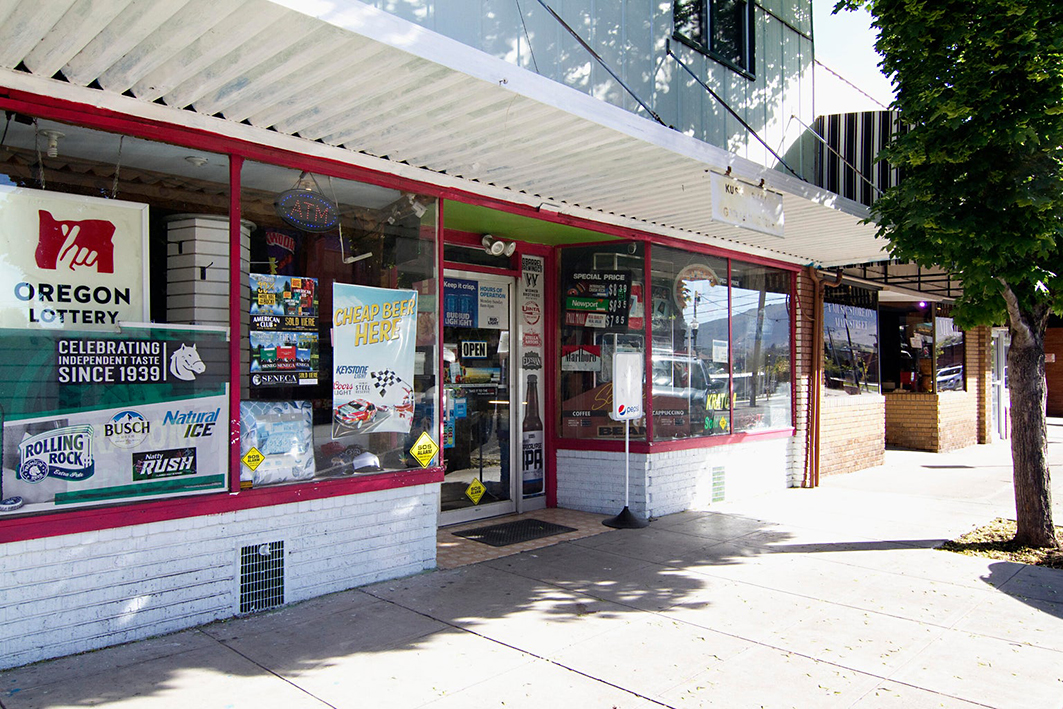 1023_Main_St_02