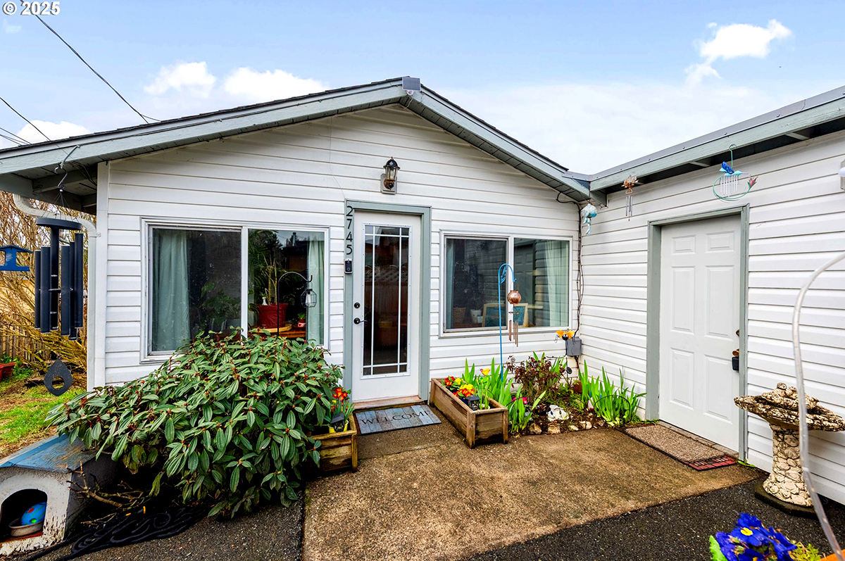 516794692, 2745 34th St, Coos Bay, OR 97420