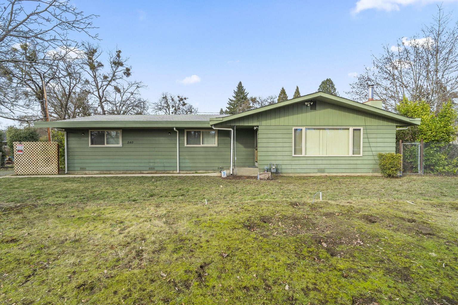 240_SW_Rogue_River_Ave_04