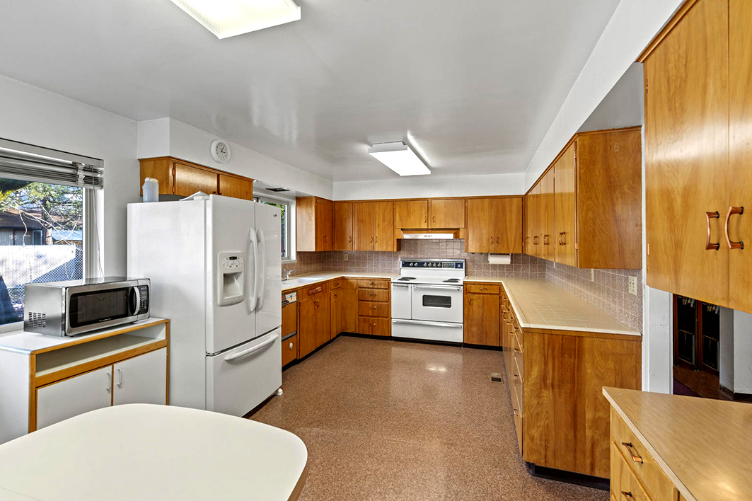 240_SW_Rogue_River_Ave_06