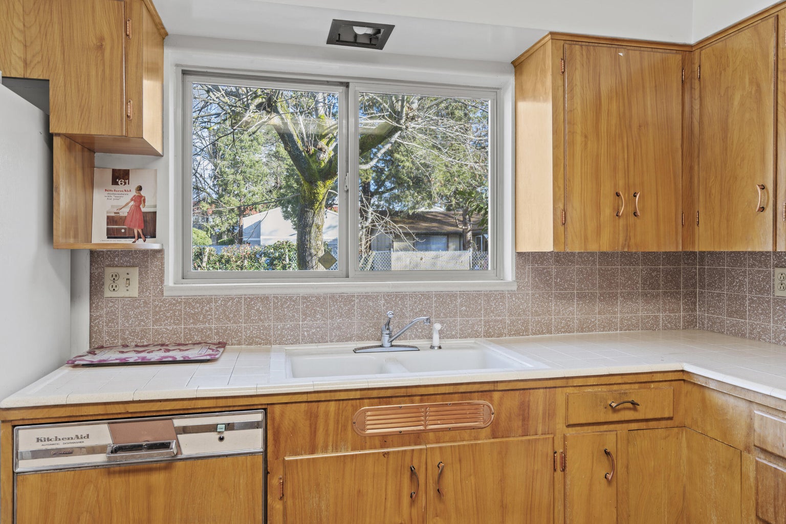 240_SW_Rogue_River_Ave_07
