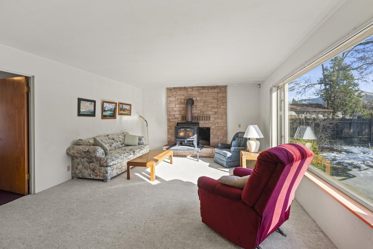 240_SW_Rogue_River_Ave_08