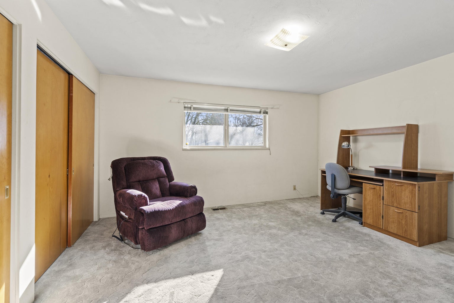 240_SW_Rogue_River_Ave_12