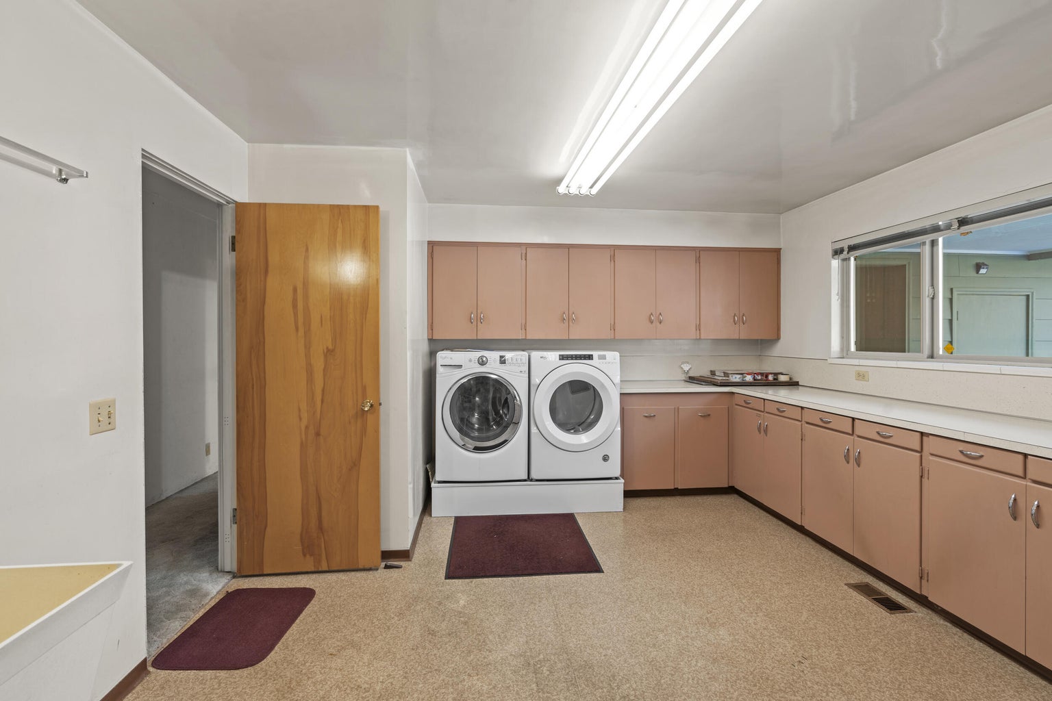 240_SW_Rogue_River_Ave_13