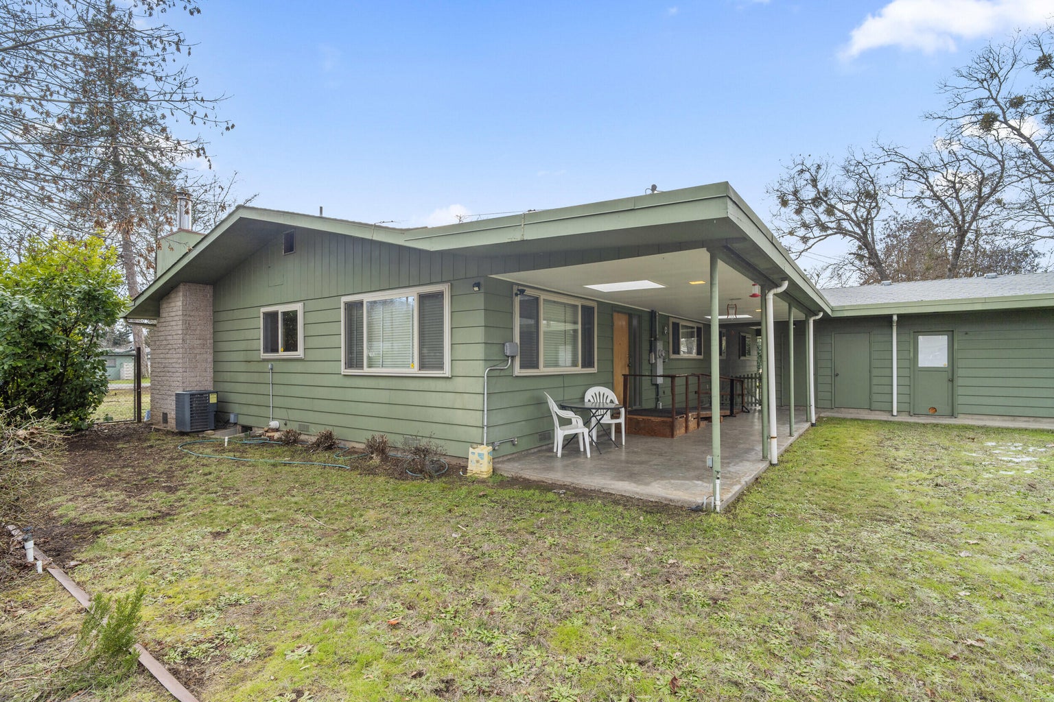 240_SW_Rogue_River_Ave_15