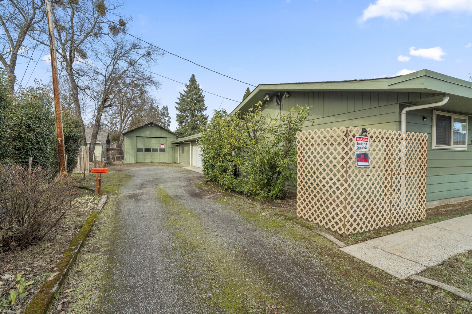 240_SW_Rogue_River_Ave_16