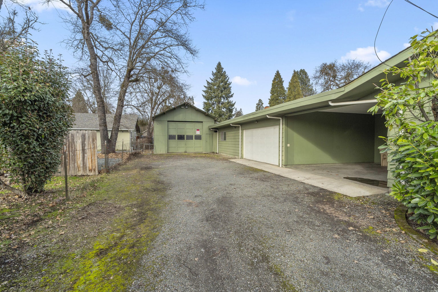 240_SW_Rogue_River_Ave_17